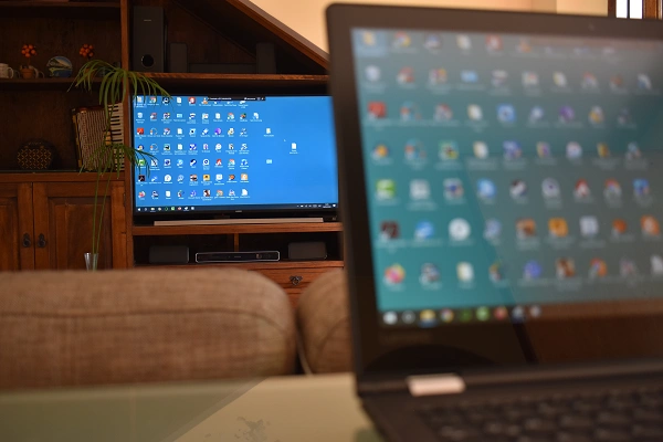 Screen mirroring a laptop to TV