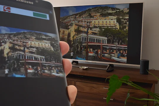 Casting a picture from smartphone to TV with Nero Streaming Player