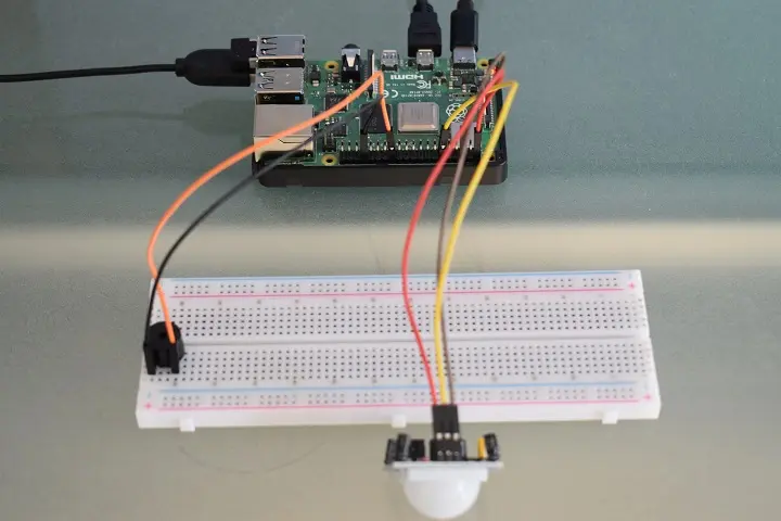 Raspberry PI 4 Wiring with PIR Sensor and Buzzer
